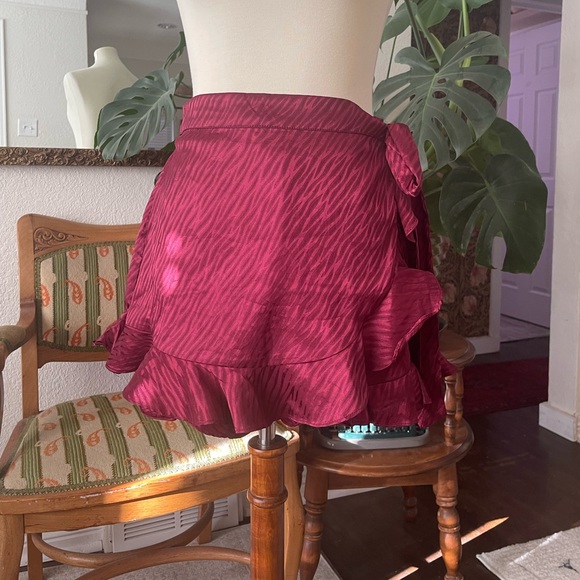 Do+Be silky, high waisted, wrap skort - Picture 2 of 7
